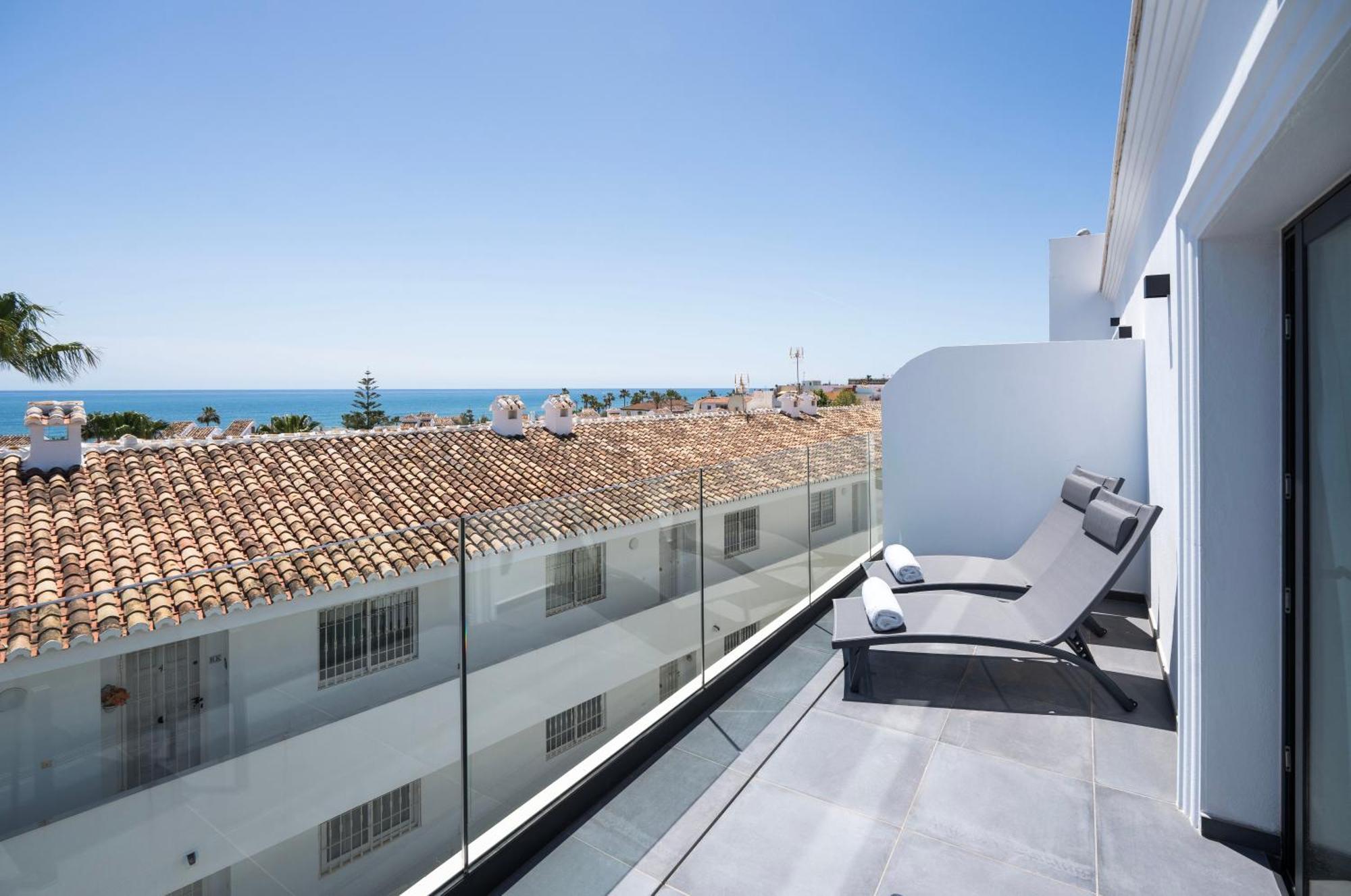 The Orange House Boutique Hotel And Upstairs Rooftop Bar Center Of La Cala De Mijas 100M From The Beach Exterior photo