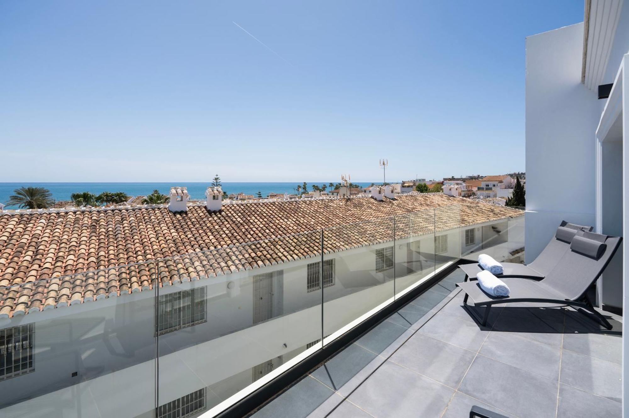 The Orange House Boutique Hotel And Upstairs Rooftop Bar Center Of La Cala De Mijas 100M From The Beach Exterior photo