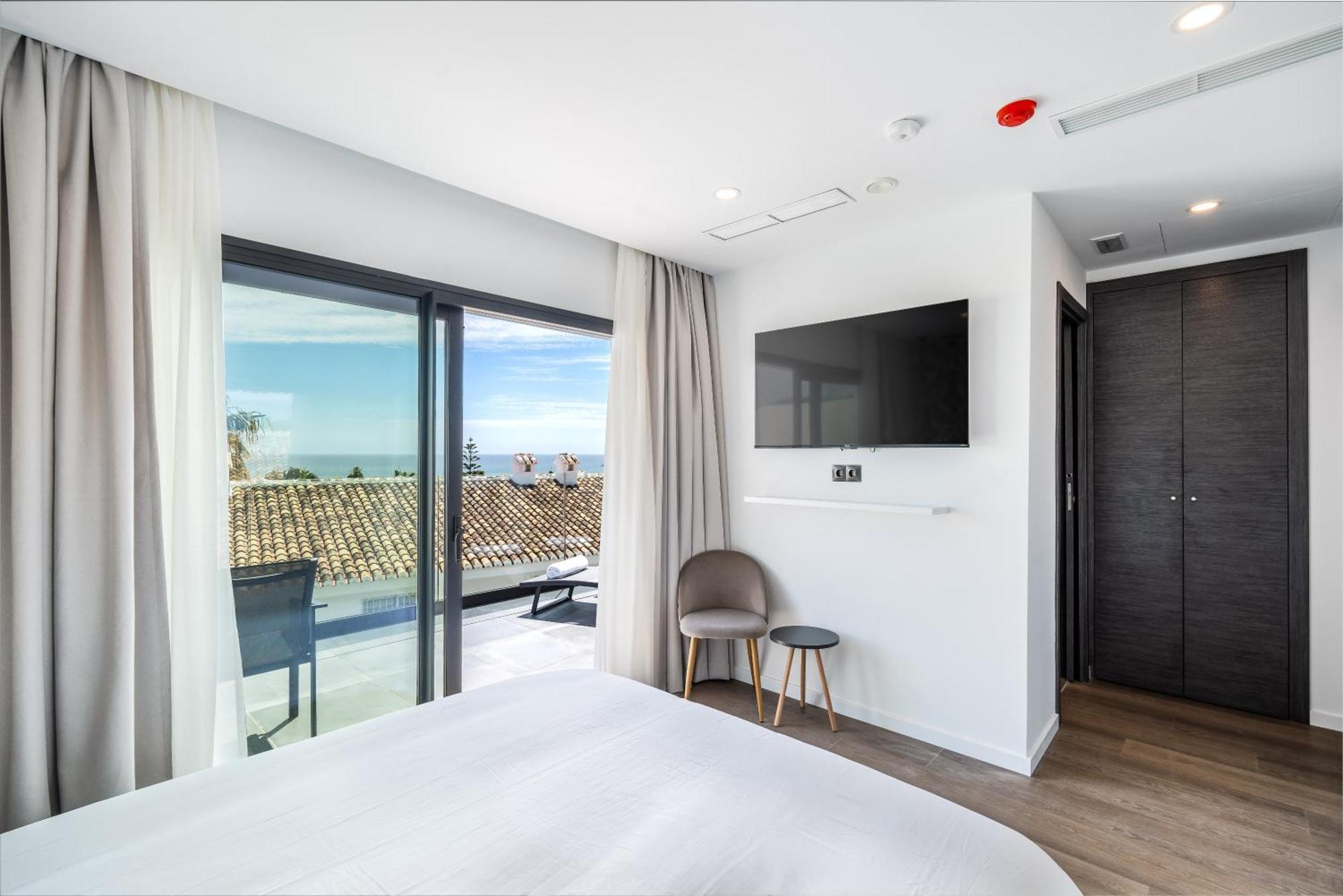 The Orange House Boutique Hotel And Upstairs Rooftop Bar Center Of La Cala De Mijas 100M From The Beach Exterior photo