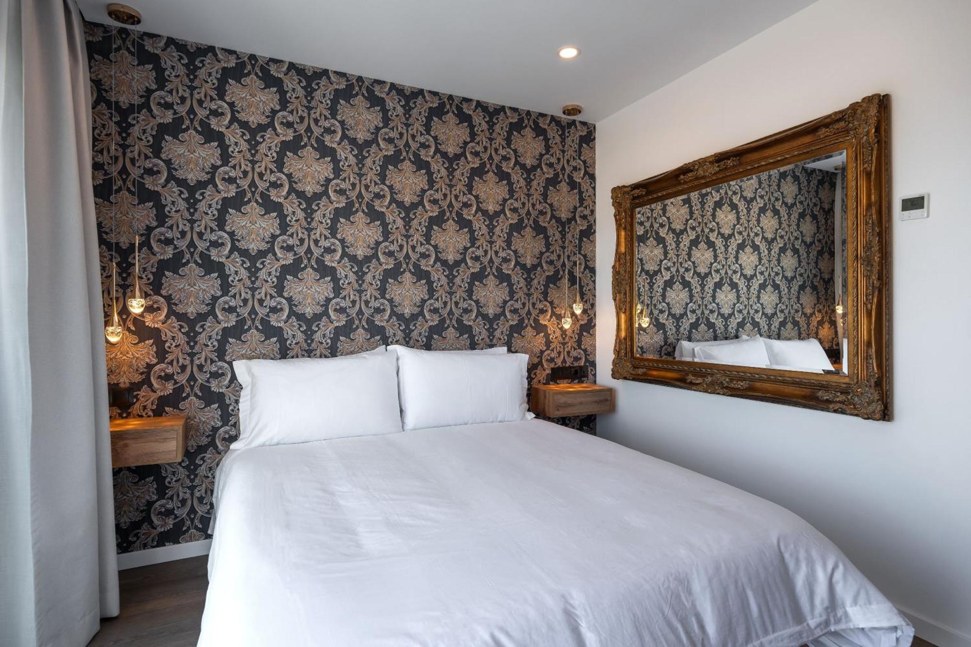 The Orange House Boutique Hotel And Upstairs Rooftop Bar Center Of La Cala De Mijas 100M From The Beach Exterior photo