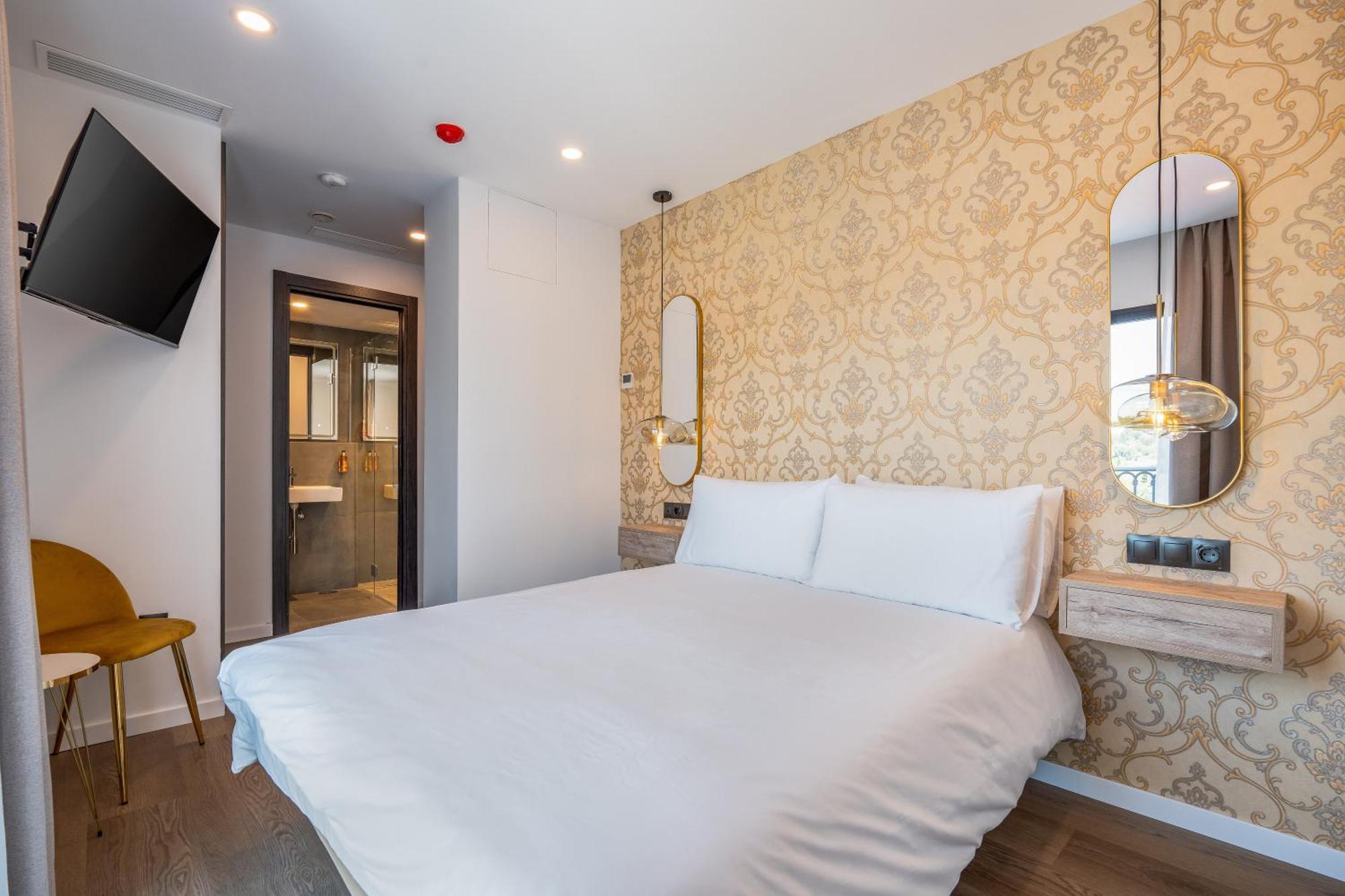 The Orange House Boutique Hotel And Upstairs Rooftop Bar Center Of La Cala De Mijas 100M From The Beach Exterior photo