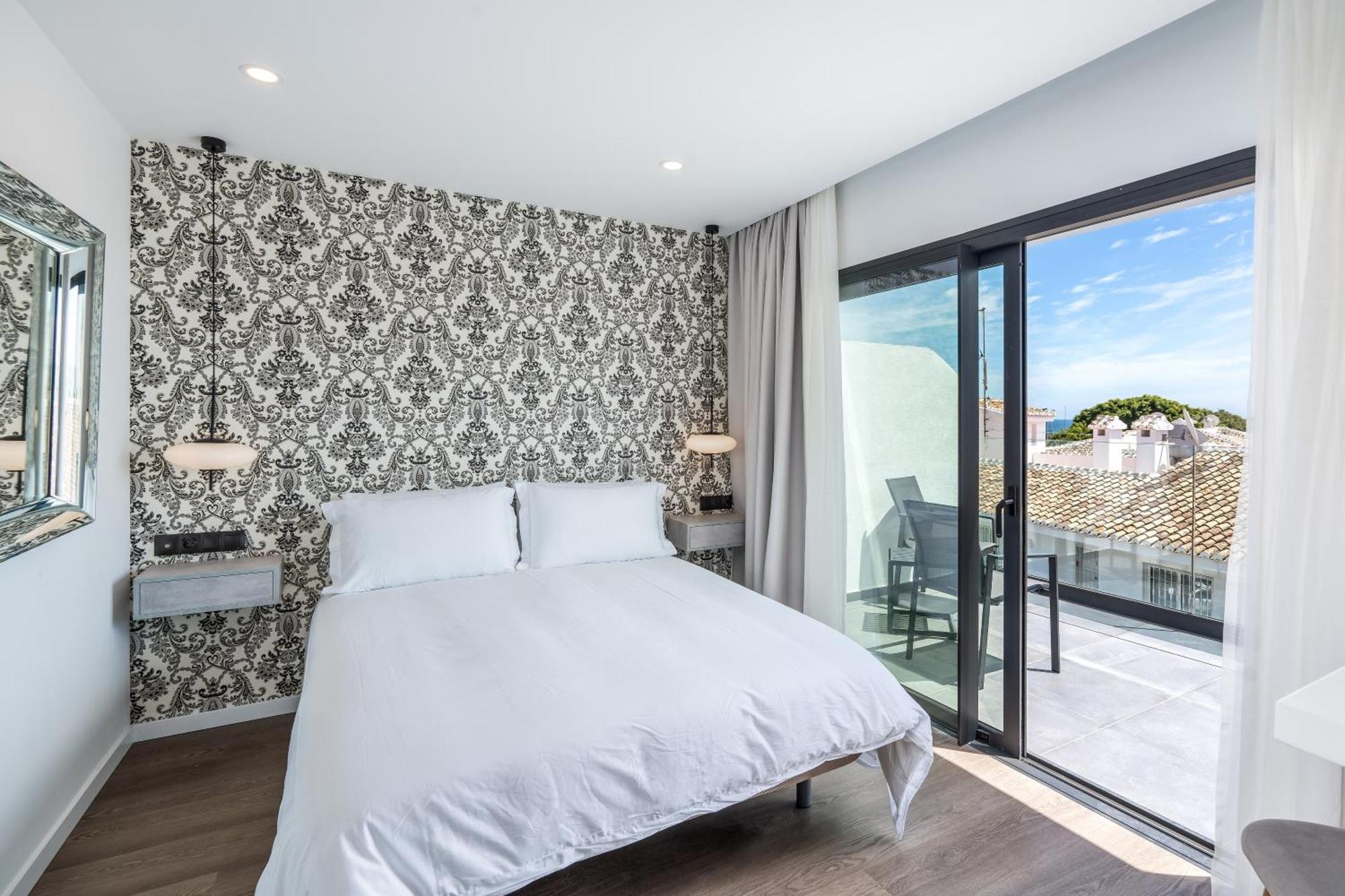 The Orange House Boutique Hotel And Upstairs Rooftop Bar Center Of La Cala De Mijas 100M From The Beach Exterior photo
